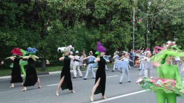 Ünnepi karnevál a városban, Sochi, Oroszország — Stock videók