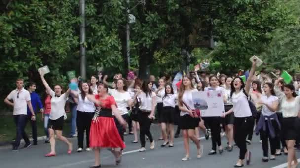 Carnaval festivo na cidade de Sochi, Rússia — Vídeo de Stock