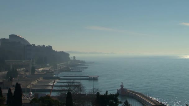 Tipos de Mar Negro perto da cidade de Sochi, Cáucaso, Rússia — Vídeo de Stock