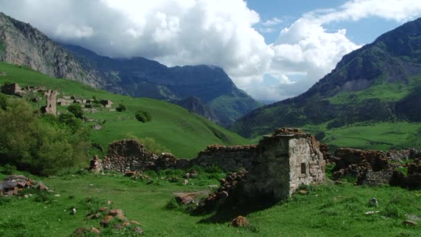 Kurtat Gorge in Noord-Ossetië-Alanië, de Kaukasus, Rusland — Stockvideo