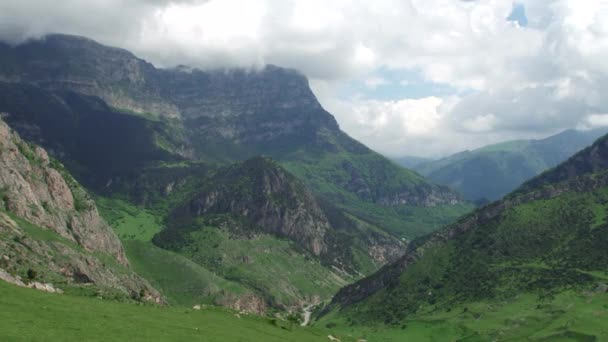 Kurtat Gorge na Ossétia do Norte-Alânia, Cáucaso, Rússia — Vídeo de Stock