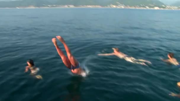 Férias de verão no Mar Negro na aldeia. Montanhas Lazarevskoye. Sochi. . — Vídeo de Stock