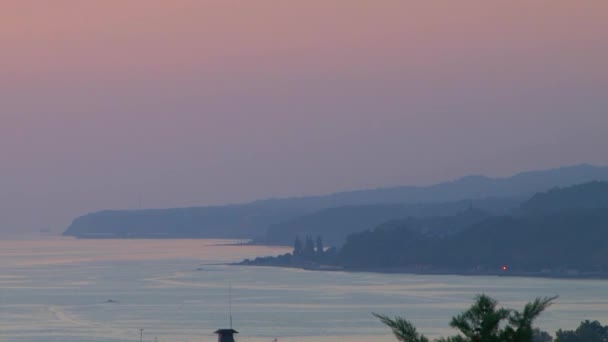 Zomervakantie aan de Zwarte Zee in het dorp. Lazarevskoye bergen. Sotsji. — Stockvideo