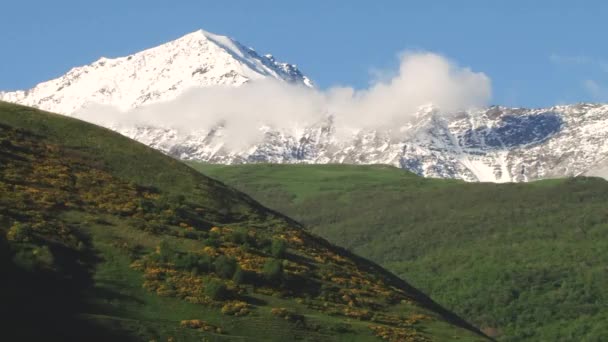 Naturaleza Kurtat Garganta en Osetia del Norte, Cáucaso, Rusia . — Vídeo de stock