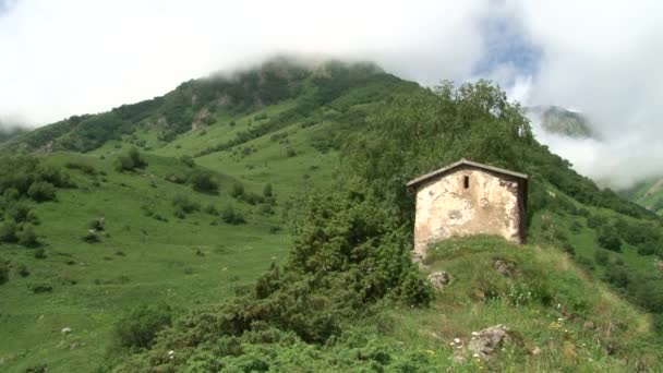 Naturaleza Kurtat Garganta en Osetia del Norte, Cáucaso, Rusia . — Vídeos de Stock