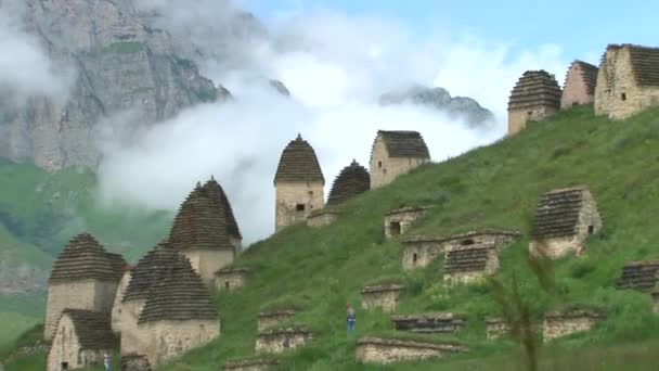 Ciudad medieval mertvyh.Severnaya Osetia. Cáucaso. Rusia . — Vídeo de stock