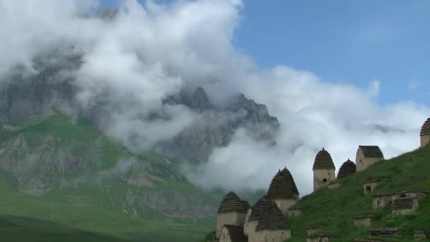 Middeleeuwse stad mertvyh.severnaya-Ossetië. Kaukasus. Rusland. — Stockvideo