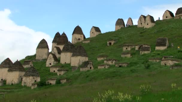 Middeleeuwse stad mertvyh.severnaya-Ossetië. Kaukasus. Rusland. — Stockvideo