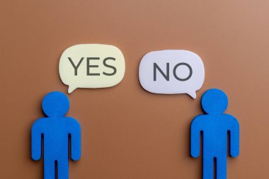 EVET ve HAYIR yazılı konuşma balonu. İletişim çatışması, tartışma ve tartışma kavramı