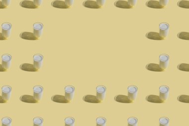 Dünya Süt Günü, 1 Haziran 'da Dünya Süt Günü' nü kutlamak için uygundur. Bir bardak süt. düz dizayn. Yukarıdan bak. Kalıp.Mutlu Süt Günü! metin için boşluk.