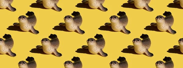 Симпатичные Игрушечные Меховые Тюлени Ярко Желтый Бесшовный Рисунок Дизайн Ткани — стоковое фото