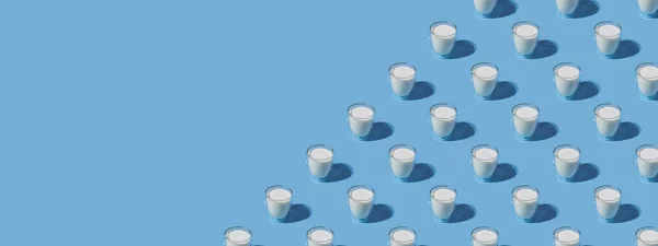 Światowy Dzień Mleka Wzór Niebieskim Tle Szklankę Mleka Próbka Miejscem — Zdjęcie stockowe