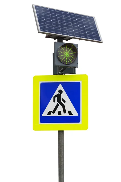 Trafik ışığı trafik işaretleri güneş panelleri tarafından desteklenmektedir