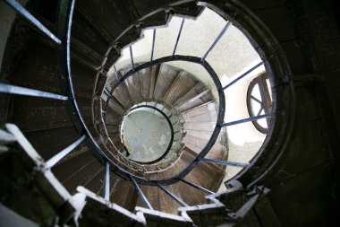 Eski bir kale döner merdiven.