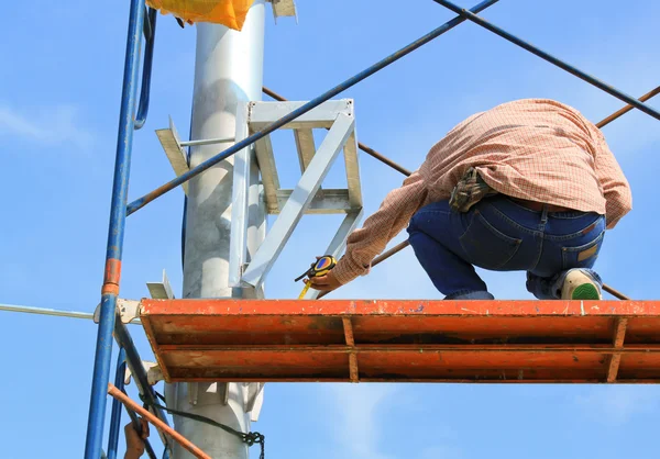 İnşaat işçisi inşaat alanında..