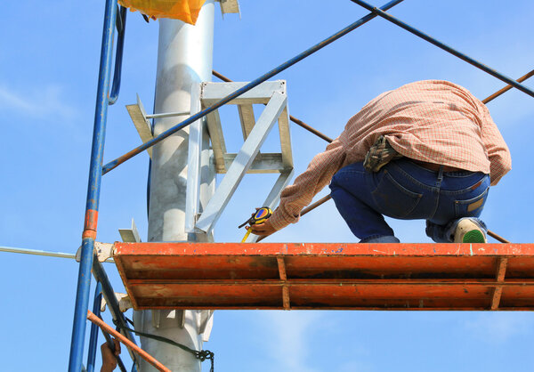 строитель на строительной площадке
.