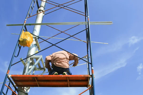 İnşaat işçisi inşaat alanında..