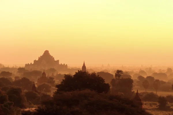 Bagan pagodes antigos em Myanmar . — Fotografia de Stock