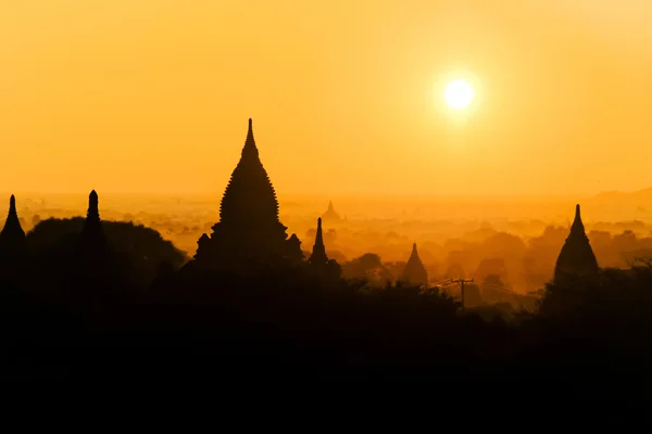 Bagan pagodes antigos em Myanmar . — Fotografia de Stock