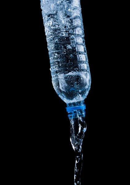 Botella de agua de plástico. — Foto de Stock