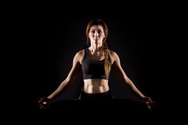 Yoga Çalışan Genç Kadın.