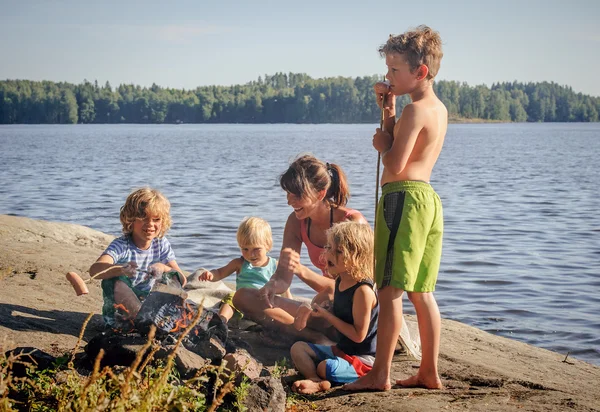 Madre e quattro figli — Foto Stock