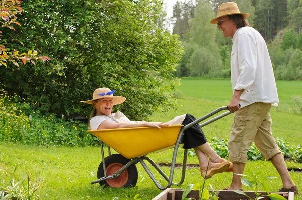 Seniorenpaar hat Spaß — Stockfoto