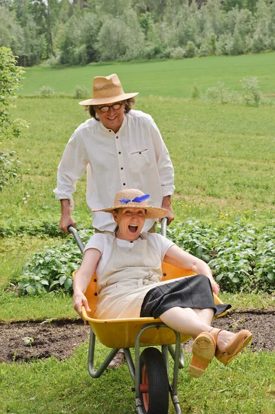 Szórakozás a nyári időseknek — Stock Fotó
