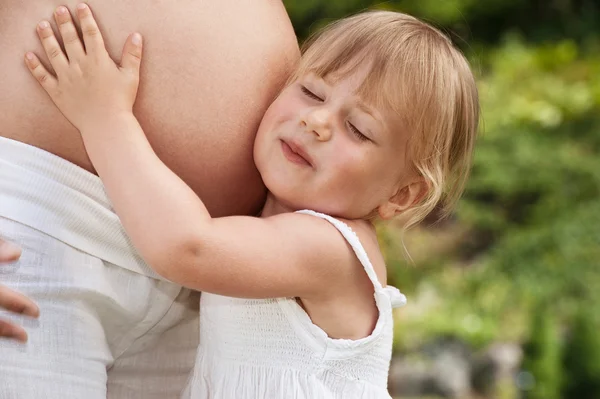 Listening to the unborn baby's heart — Stock Photo, Image