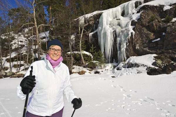 Smiling woman cross country skiing — Stock Photo, Image