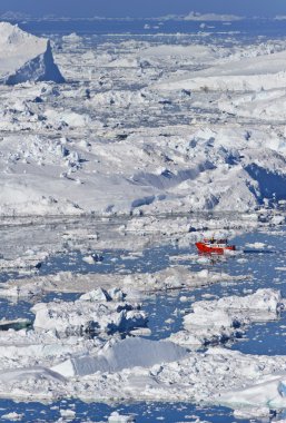 Illulisat buz büyük icebergs ile dolu