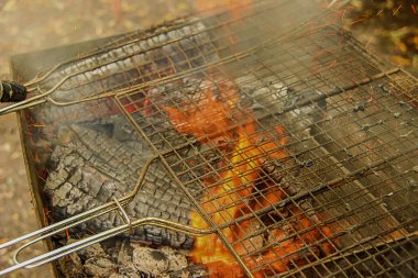 Barbekü yangın ızgara yakın çekim
