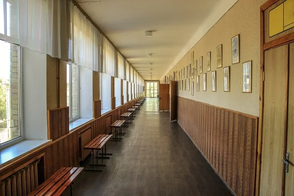 Modern Devlet Okulu, koridor