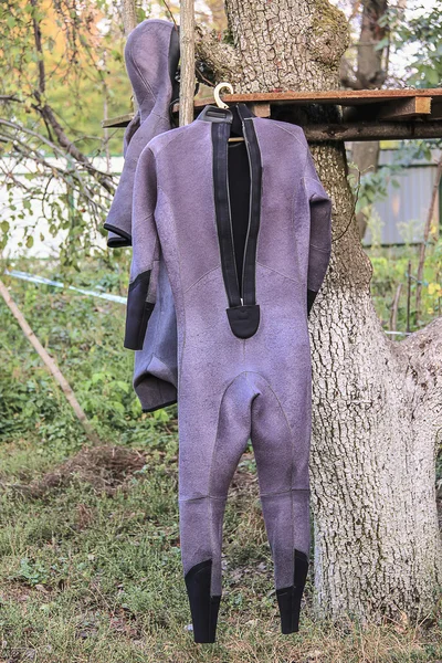 Dalgıçlar asılı uygun