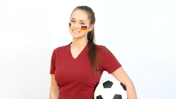 Κλείνοντας το μάτι ποδόσφαιρο θηλυκό με γερμανική σημαία — Αρχείο Βίντεο