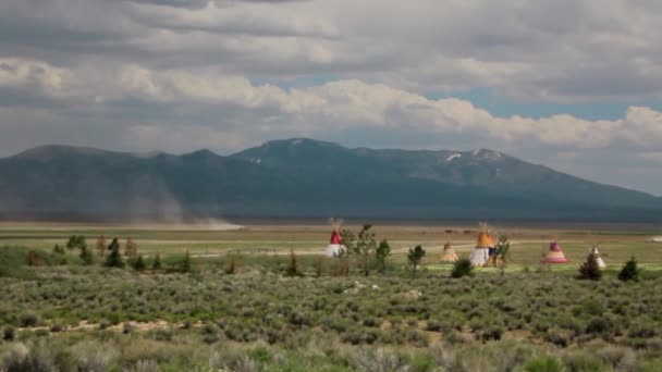 Tepees indiens loin loin — Video