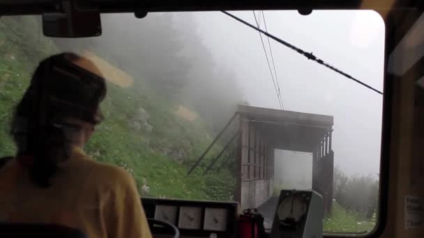 산악 열차 내부 — 비디오