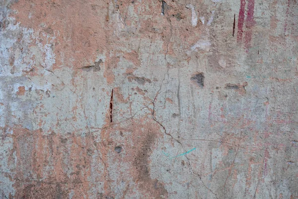 Severely Damaged Old Concrete Wall Peeling Pink Paint Deep Cracks — Stock Photo, Image