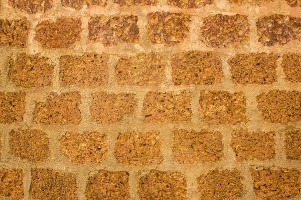 石レンガの黄色の赤レンガの壁 ざらざらとした表面 — ストック写真
