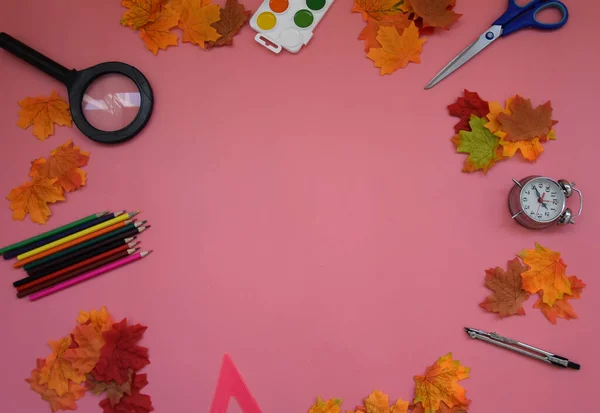 Selective Focus Overhead View School Supplies Magnifying Glass Liner Clock — Stock Photo, Image