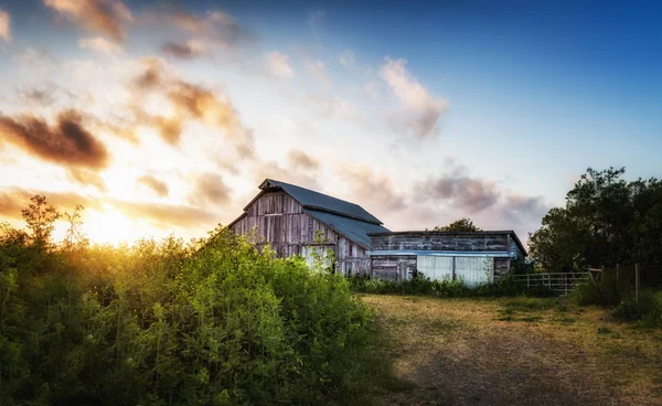 Old Barn at Sunset, Panoramic Color Image — Stock Photo, Image