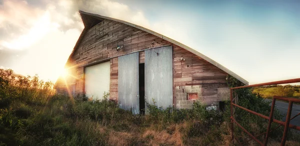 Old Barn at Sunset, Panoramic Color Image — Stock Photo, Image