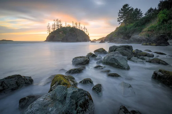 Uma Paisagem Dramática Pôr Sol Numa Praia Norte Califórnia Estados — Fotografia de Stock