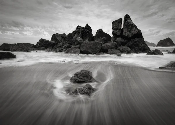 Sunset at a Rocky Beach, North California Coast, Black and White — стокове фото