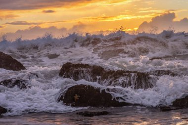 Rocky Beach 'te gün batımı, Kuzey Kaliforniya Sahili