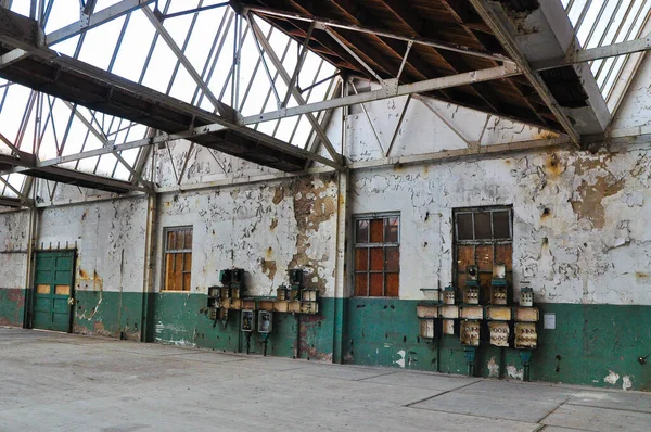 Eski terk edilmiş Hollanda fabrika salonu