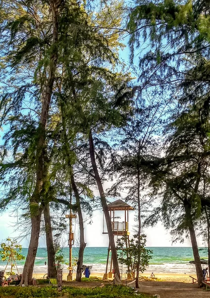 Tayland, Rayong sahilindeki cankurtaran evi.