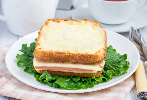 Sandwich grillé français Croque monsieur — Photo