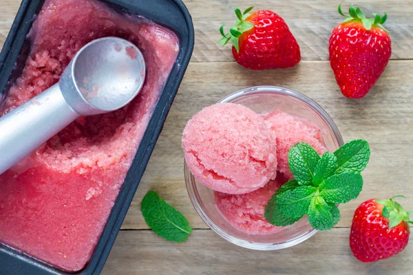 Homemade strawberry sorbet on a wooden table — Stock Photo, Image