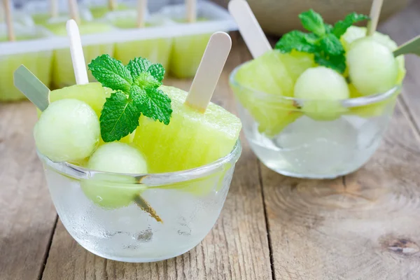 Paletas de melón caseras en el vaso, primer plano — Foto de Stock